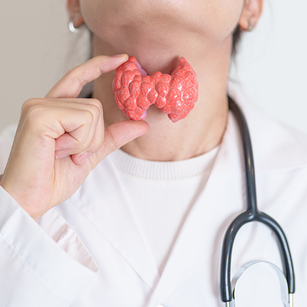 甲狀腺癌症狀有哪些?甲狀腺癌前兆、症狀、原因、治療、分期一次看