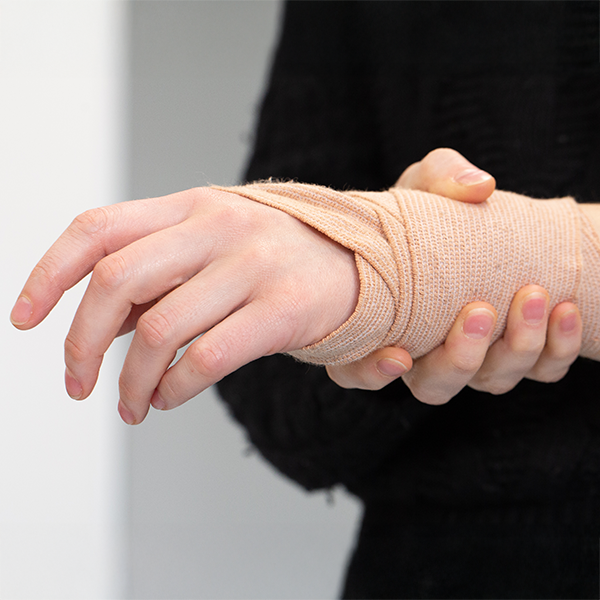 手腕骨折怎麼辦？遠端橈骨骨折的治療、手術方式與復原注意事項