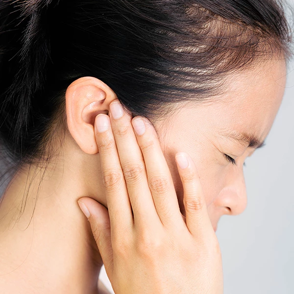 中耳炎耳膜破洞會自己好嗎？症狀、治療、手術一次看