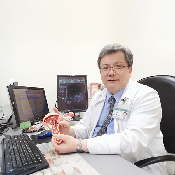 亞東醫院全台首例「子宮轉置手術」登國際期刊 為女性直腸癌患者保留生育希望