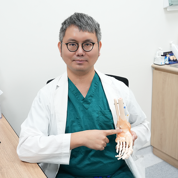 六旬早餐嬤足踝畸形痛到提早退休 光田醫靠截骨矯正術助重拾夢想