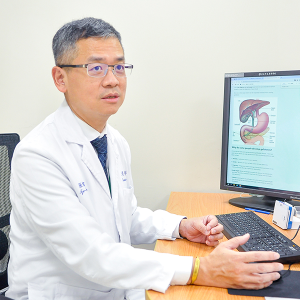 老翁右上腹痛、發燒 竟是膽結石併發肝囊腫二度感染險敗血症
